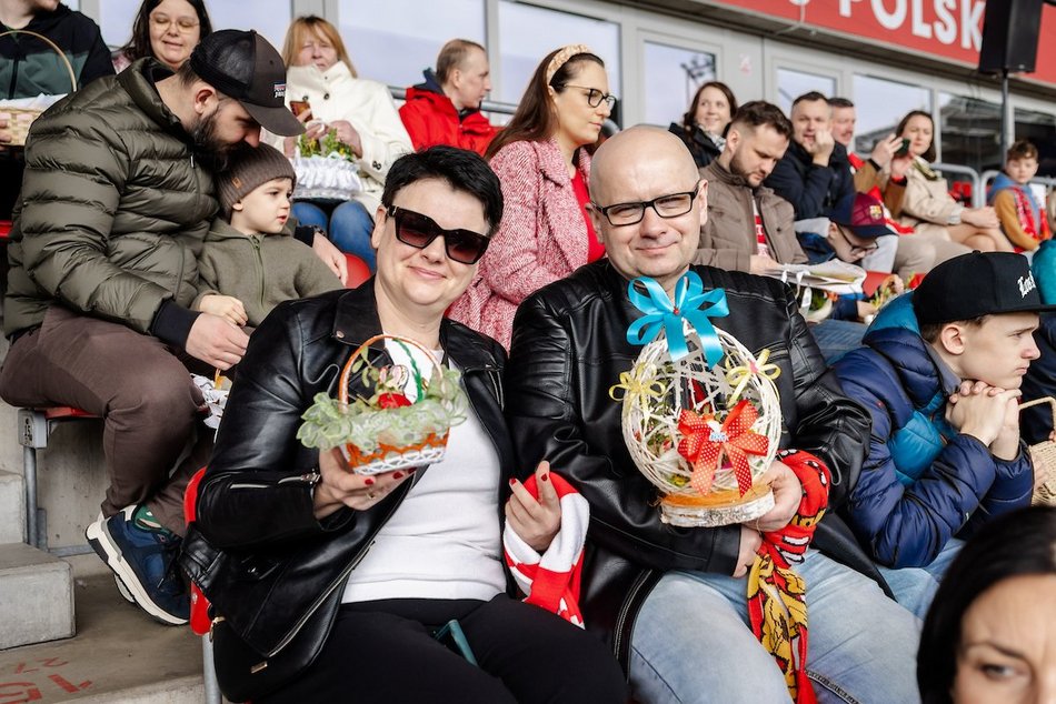 Łódź. Święcenie pokarmów na stadionie Widzewa Łódź