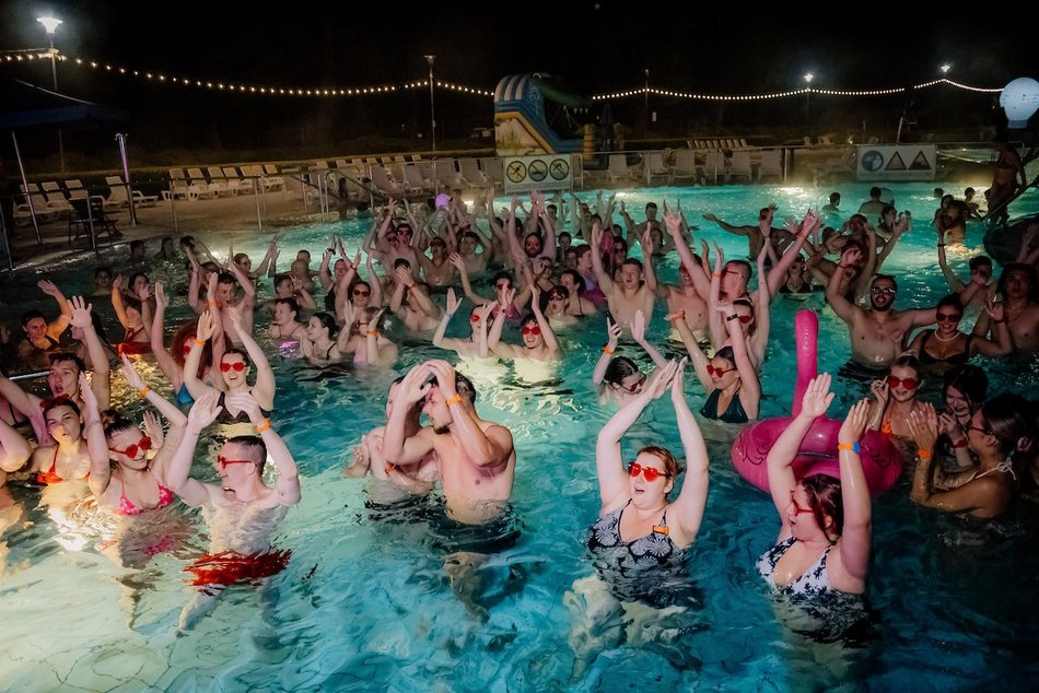 Łódź. Pink Party w Aquaparku Fala. To najbardziej różowa impreza w Łodzi