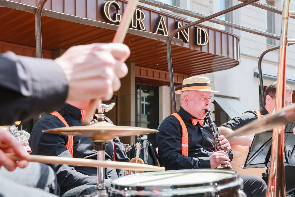 Łódź. Swingowy Spacer po Piotrkowskiej. Najbardziej roztańczona parada w Łodzi! Byłeś?