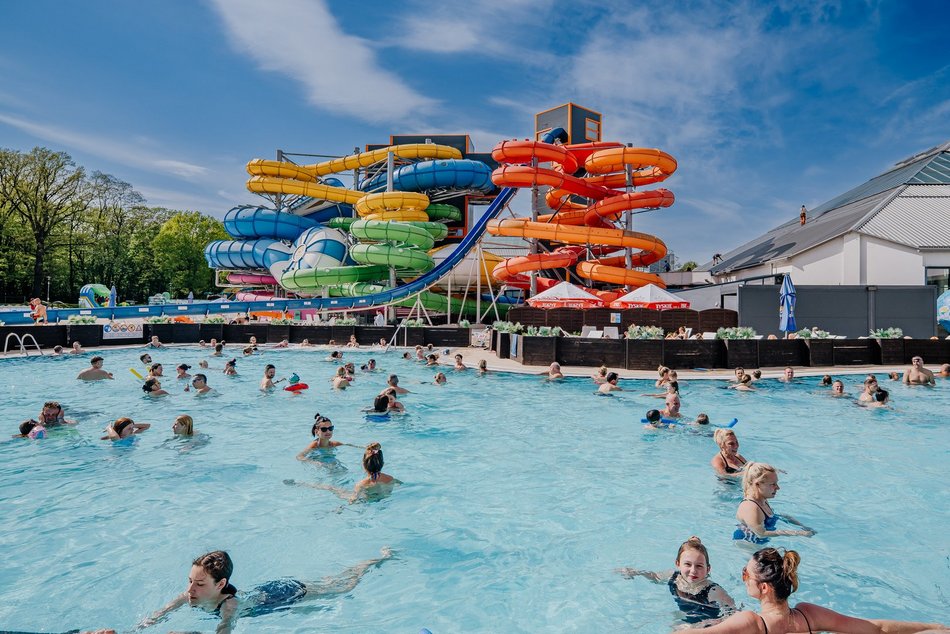 Aquapark Fala w majówkę - baseny zewnętrzne, zjeżdżalnia kamikaze