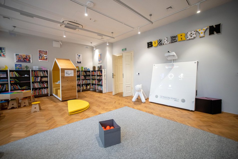 Mediateka Memo - interaktywny monitor w Bullerbyn