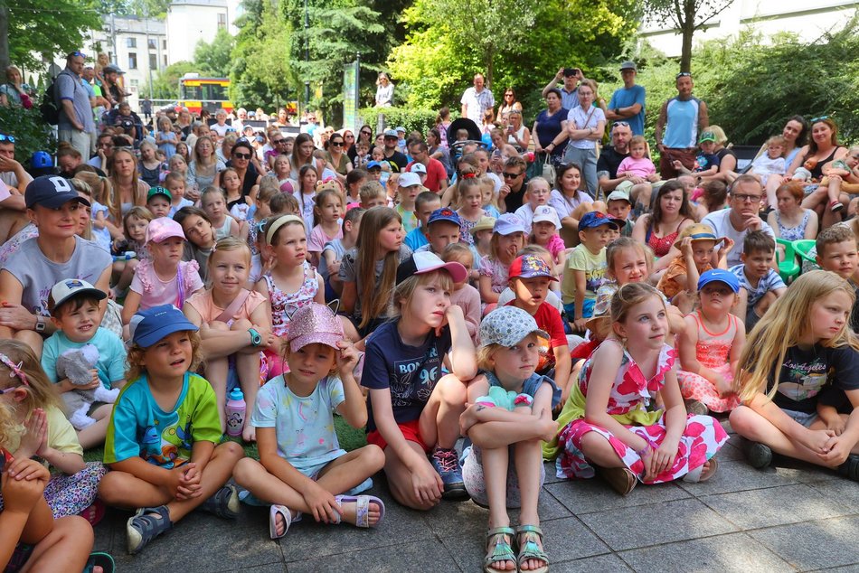 Łódź. Baśniowa Piotrkowska w Łodzi. Teatr Barnaby zachwycił dzieci!