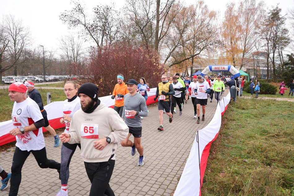 Bieg Niepodległościowa 5 w parku Na Zdrowiu w Łodzi. Odszukaj się w galerii!