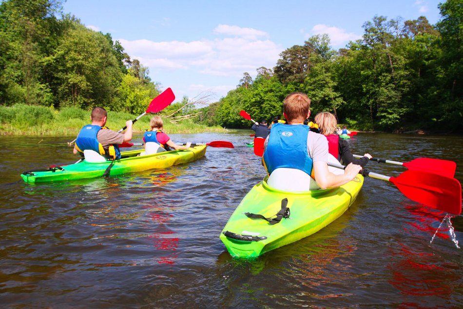 Łódź. TOP 16 atrakcji Spały i okolic. Spływ Pilicą, Niebieskie Źródła, zamek w Inowłodzu