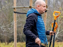 Łódź. Park Pileckiego na Złotnie w Łodzi pięknieje. 300 nowych krzewów i hit dla dzieci