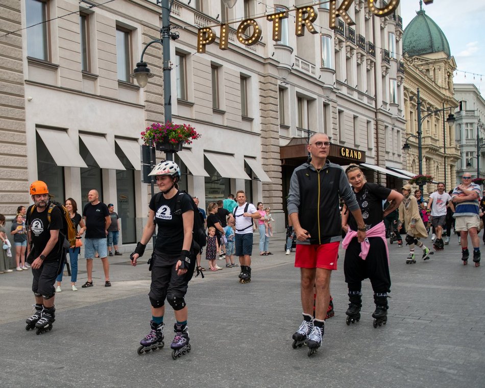 Łódź. Nightskating Łódź za nami. Rolkarze znów opanowali Piotrkowską