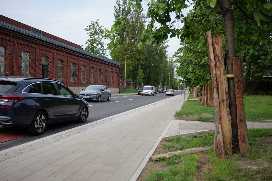 Łódź. Remont Tymienieckiego w Łodzi zakończony! Nowa nawierzchnia, parkingi i powrót MPK Łódź