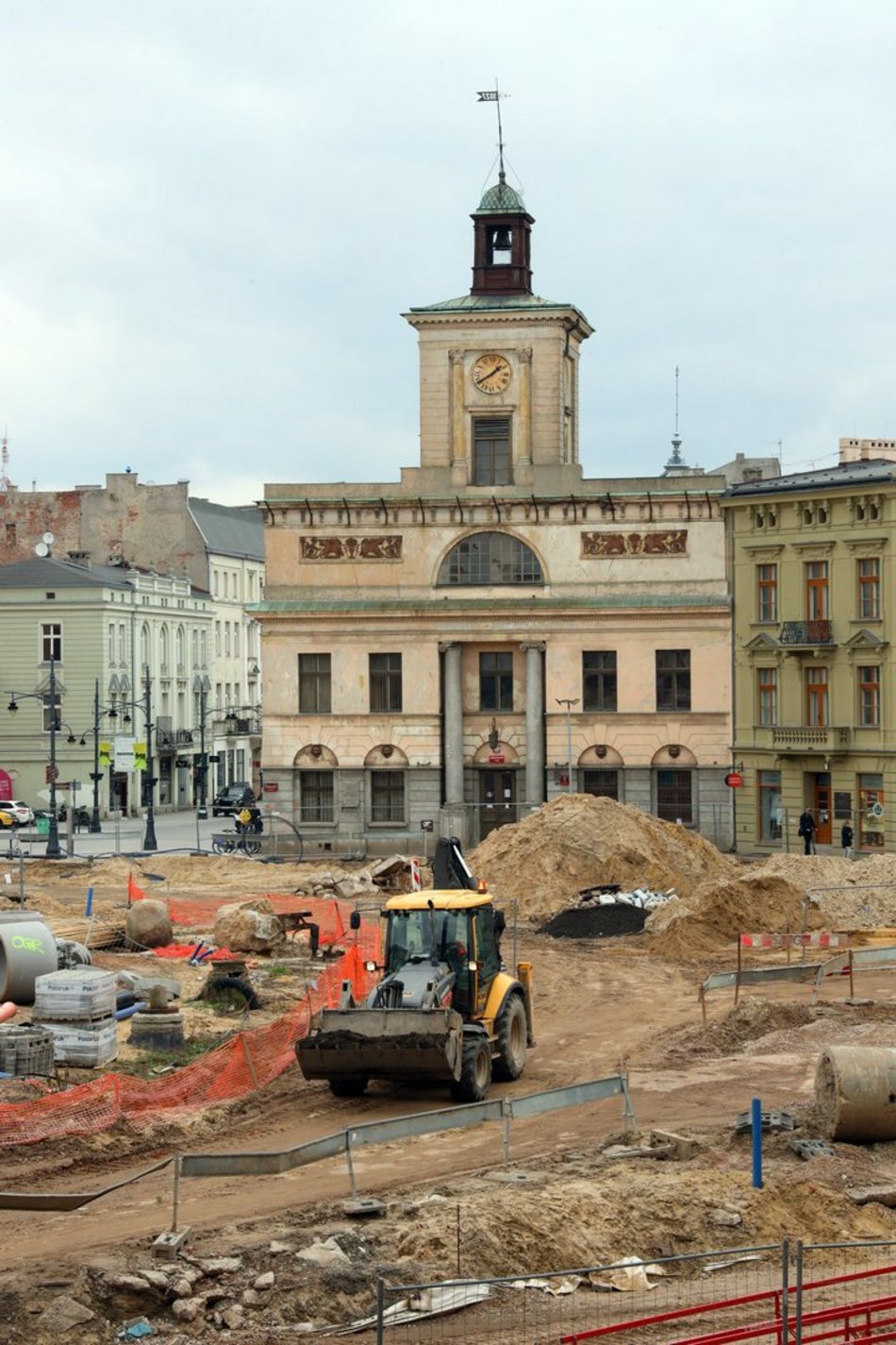 Remont placu Wolności. Sprawdzamy, jak postępują prace.