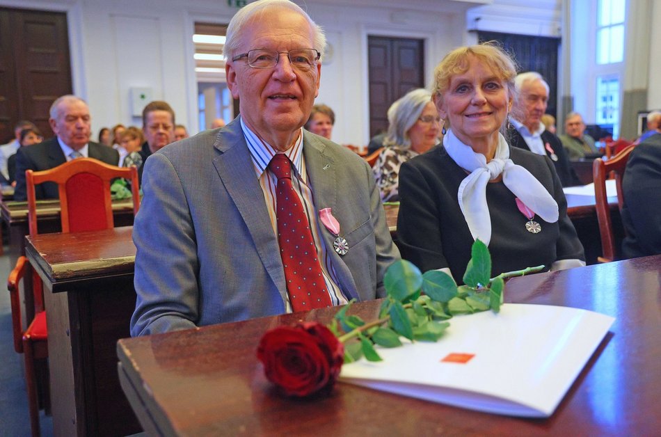 Łódź. Medale za długoletnie pożycie małżeńskie. Rekordziści są razem od 66 lat!