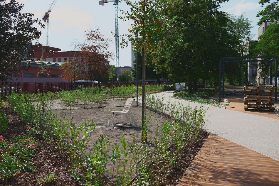 Łódź. Takiego skweru w Łodzi jeszcze nie było! Siłownia, park sensoryczny i plac zabaw już gotowe