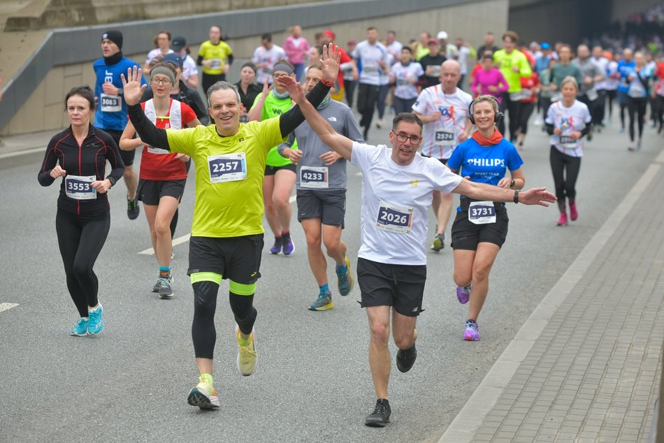 DOZ Maraton 2023. Brałeś udział w biegu? Znajdź się na zdjęciach!