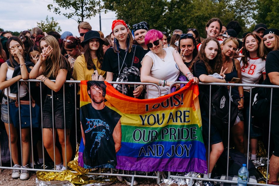 Tłumy fanek Louisa Tomlinsona przed wejściem na Łódź Summer Festival 2025