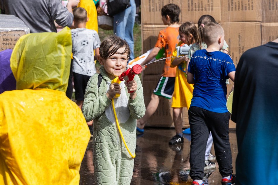 Bitwa wodna na Manhattanie w Łodzi. Śmigus-dyngus pełną parą!
