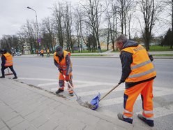 Łódź. Wielka akcja sprzątania w Łodzi nie zwalnia tempa! To przede wszystkim ciężka praca ludzi