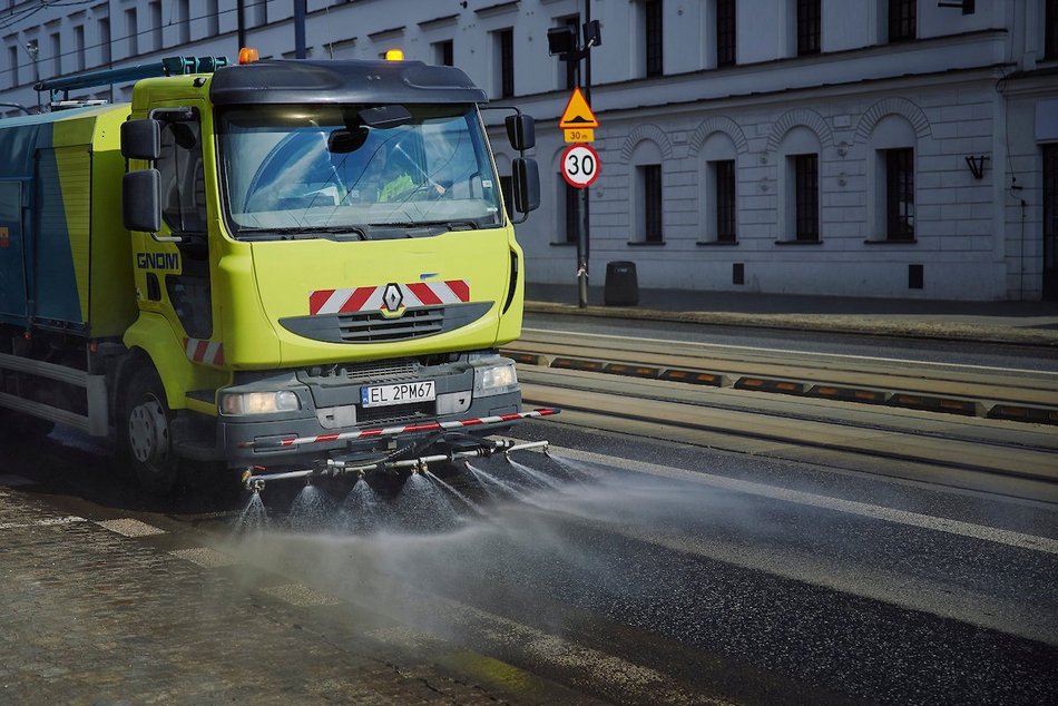 Łódź. Wielkie sprzątanie w Łodzi na wiosnę. Już prawie 1000 kilometrów dróg lśni czystością!