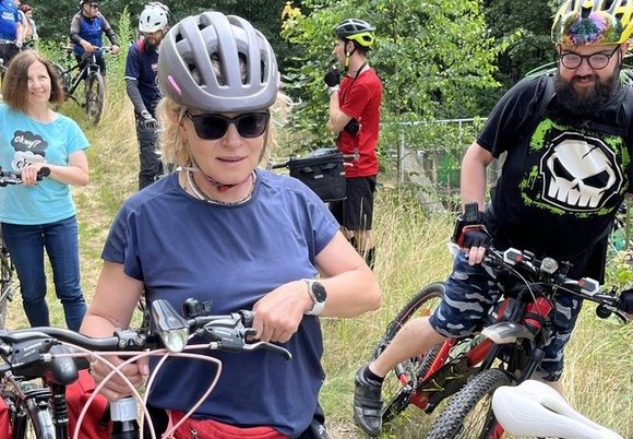 Łódź. Rajd rowerowy po Wiskitnie w Łodzi. Na zakończenie grill, muzyka i sąsiedzkie rozmowy