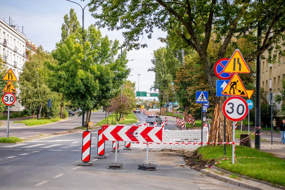 Łódź. Remont Uniwersyteckiej w Łodzi. Stara nawierzchnia już zerwana!