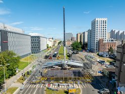 Budowa mBank sceny głównej na Łódź Summer Festival 2024