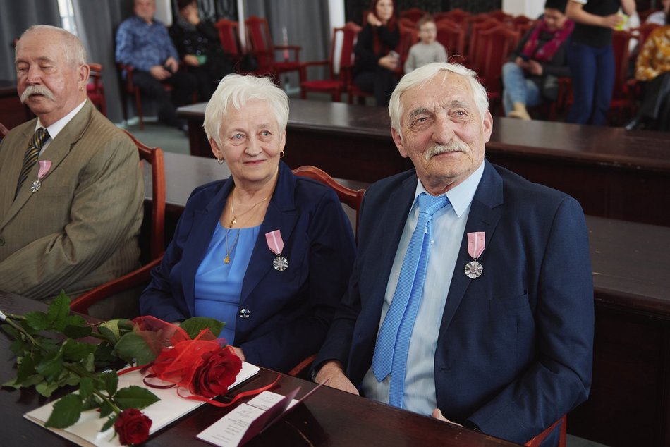 Uroczystość wręczenia medali z okazji długiego pożycia małżeńskiego