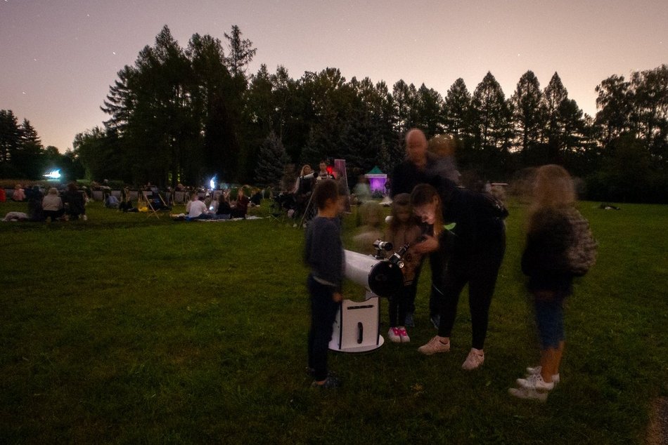 Zorza i spadające Perseidy nad Łodzią