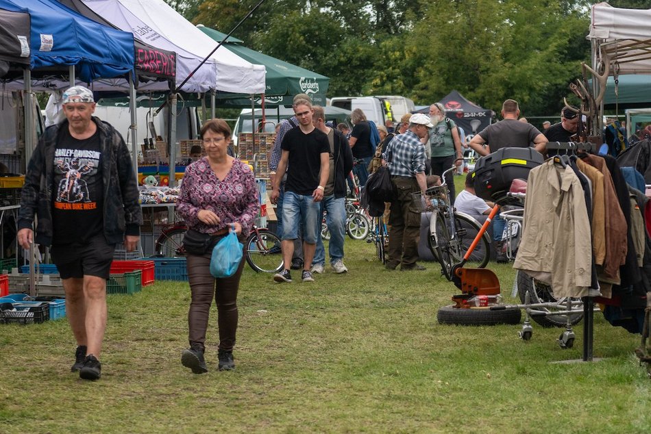 Łódź. Moto Weteran Bazar w Łodzi. Prawdziwy raj dla kolekcjonerów zabytkowych pojazdów
