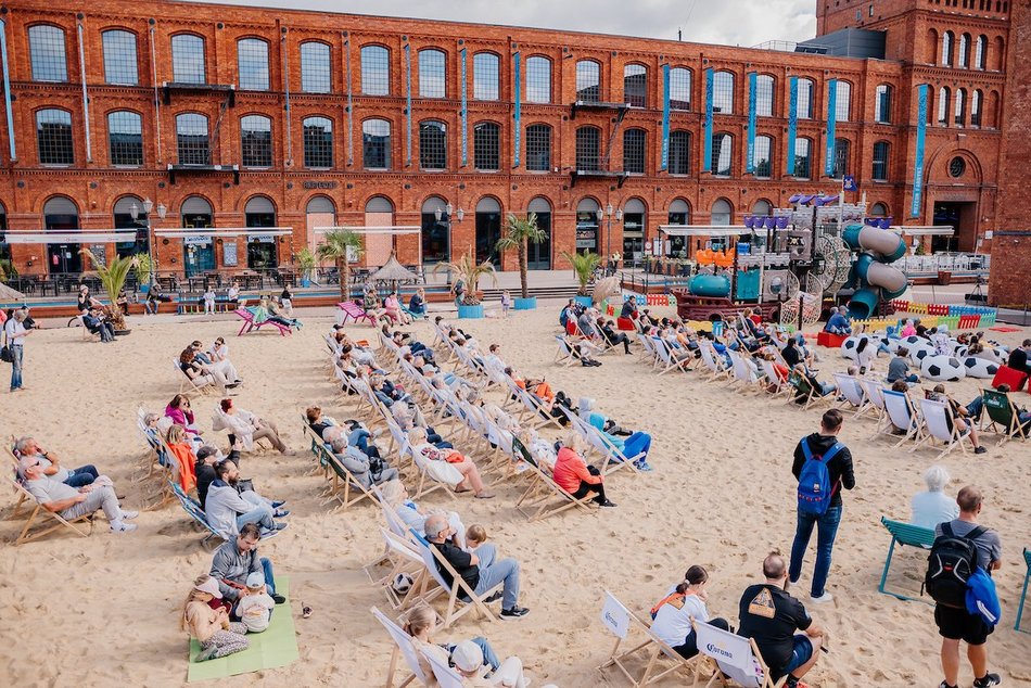 Łódź. Sławosz Uznański-Wiśniewski w kosmosie! Łodzianie oglądali start na Astropikniku w Manufakturze