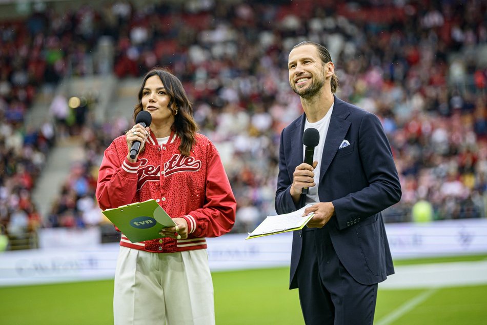 Łódź. Mecz Gwiazd w Łodzi. Na murawie Boniek, Krzynówek, Krychowiak