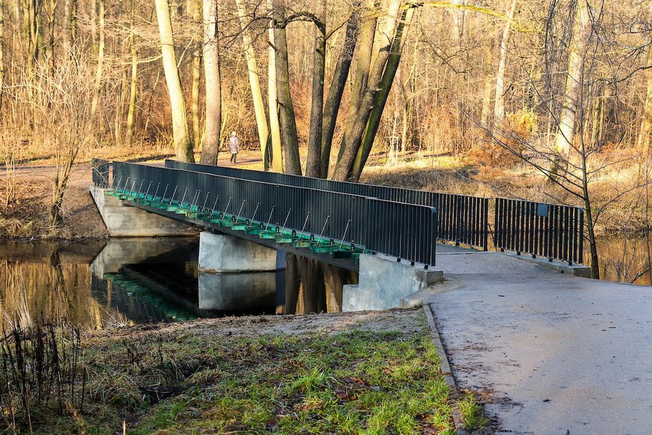 Łódź. Nowa kładka w parku Julianowskim