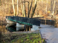Łódź. Nowa kładka w parku Julianowskim