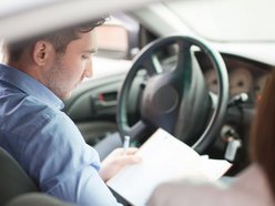 Łódź. Nowe przepisy drogowe 2026. Limity, kaski i ważne zmiany dla kierowców