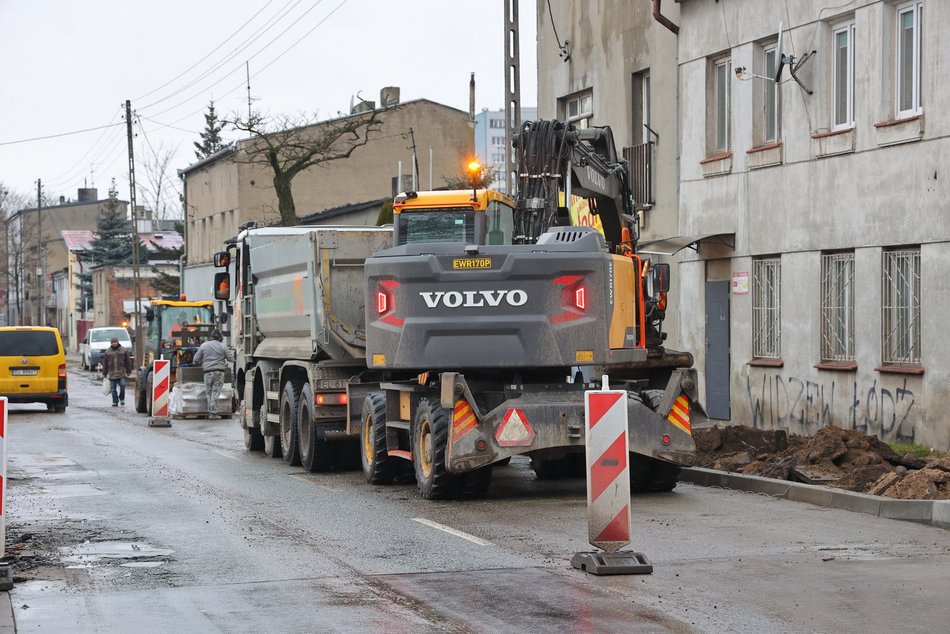 Raport z remontów ulic w Łodzi.