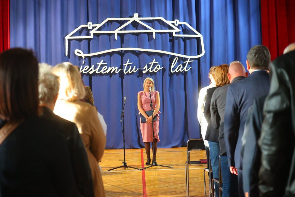 Łódź. Jubileusz w Szkole Podstawowej nr 42 w Łodzi. Huczne obchody z okazji 100-lecia