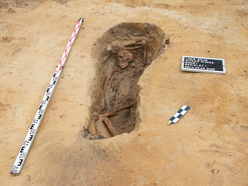 Łódź. Ludzkie szczątki znalezione na Brusie w Łodzi. Trwa kolejny etap prac archeologów