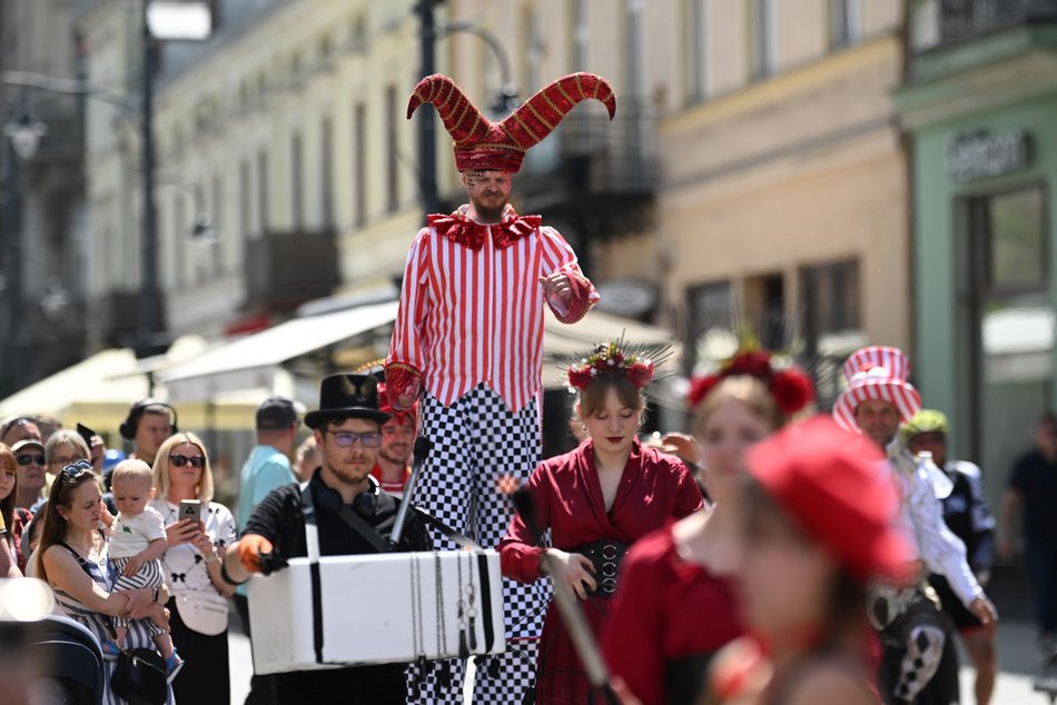 Kolorowa parada przeszła Piotrkowską z okazji urodzin Manufaktury