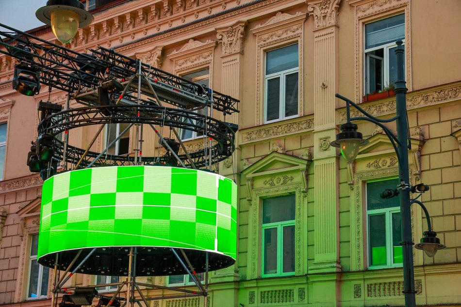 Łódź. Parada Wolności 2025 w Łodzi tuż tuż. Zobacz, jak powstaje scena przy placu Wolności [ZDJĘCIA]