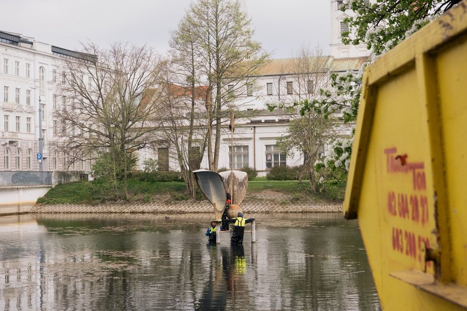 Łódź. Demontują fontannę w Parku Reymonta
