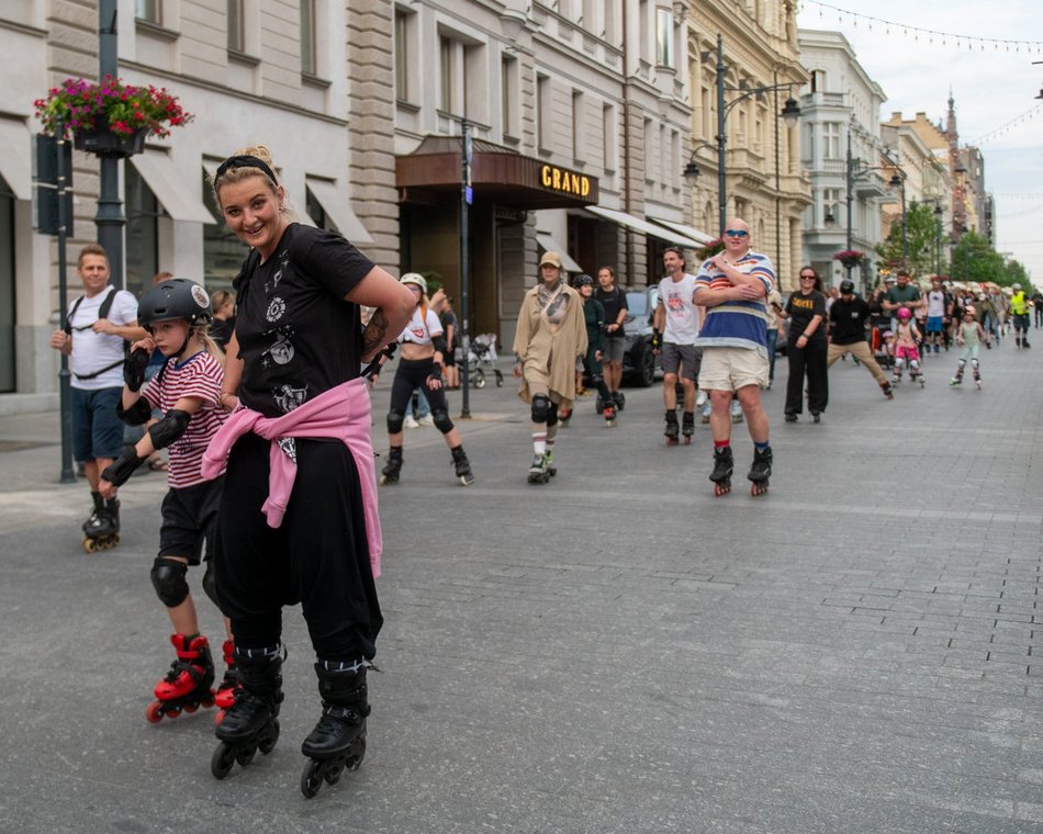 Łódź. Nightskating Łódź za nami. Rolkarze znów opanowali Piotrkowską
