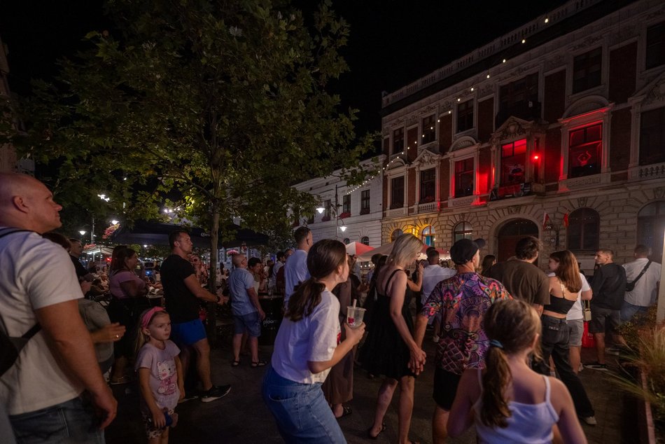 Łódź. Techno z okna Urzędu Miasta Łodzi. Rozgrzewka przed Paradą Wolności 2025!