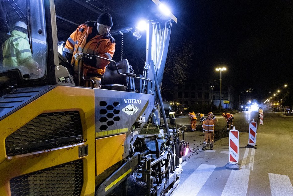 Łódź. Nocne prace w Nowosolnej