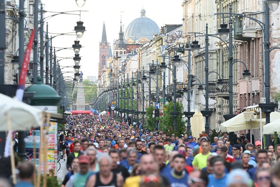 Łódź. Bieg Ulicą Piotrkowską Rossmann Run 2025 wystartował! Walka o życiowe rekordy