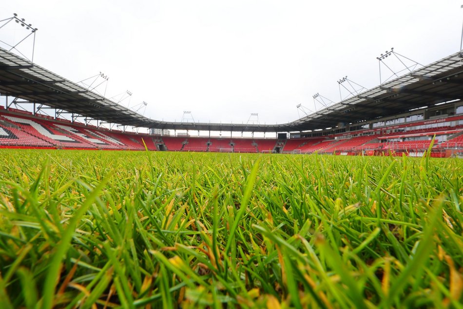 Łódź. Zima na stadionach w Łodzi. Jak MAKiS dba o murawy przy al. Piłsudskiego i al. Unii?