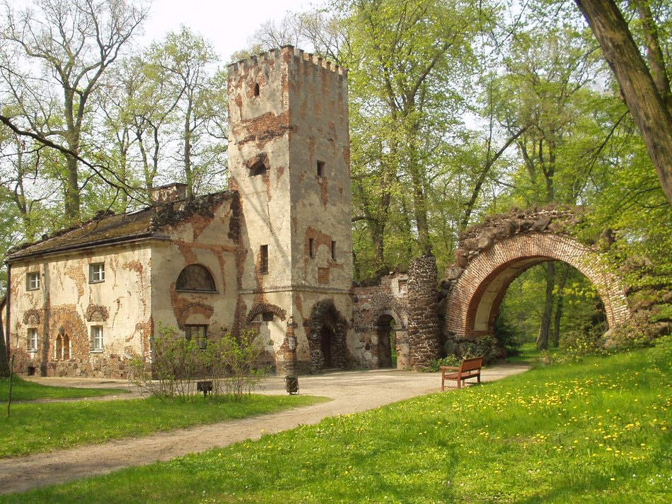 Łódź. Łuk Grecki w parku w Arkadii