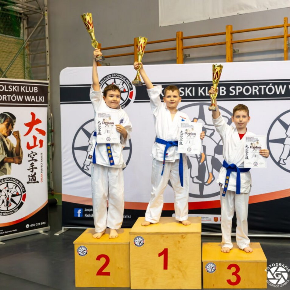 Łódź. Łódź kuźnią wojowników! Triumfy młodych karateków na ogólnopolskim turnieju kumite!