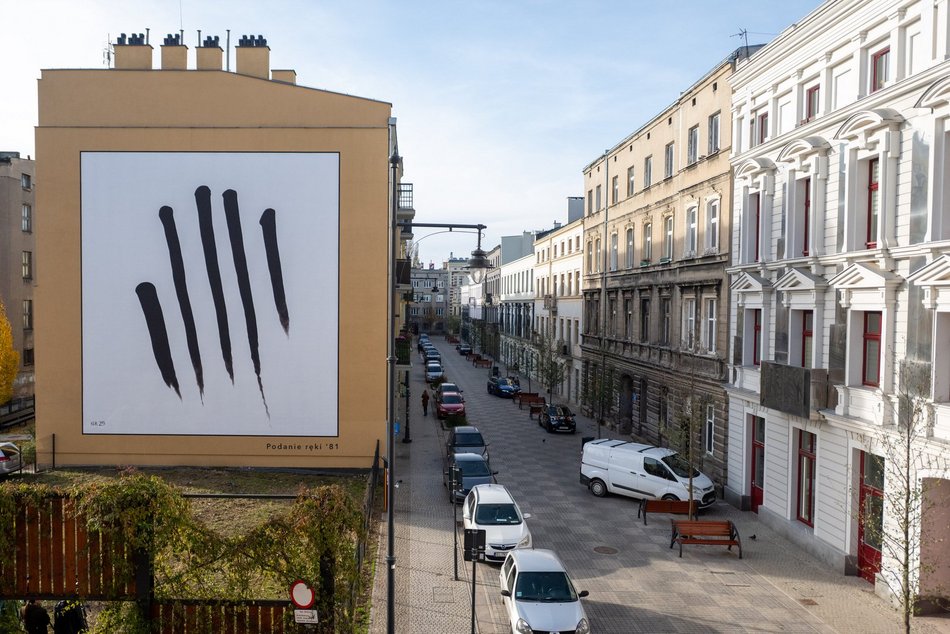 Nowy mural na kamienicy przy Włókienniczej w Łodzi. To dzieło Józefa Robakowskiego