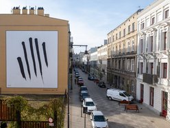 Nowy mural na kamienicy przy Włókienniczej w Łodzi. To dzieło Józefa Robakowskiego