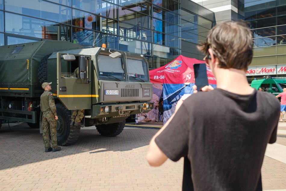 Łódź. Piknik Weterana w Manufakturze w Łodzi. Polscy bohaterowie, ekspozycje i wystawy