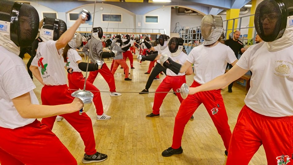 Twoje dziecko nudzi się po szkole? W Łodzi ma w czym wybierać! Robotyka, cosplay, baseball i więcej