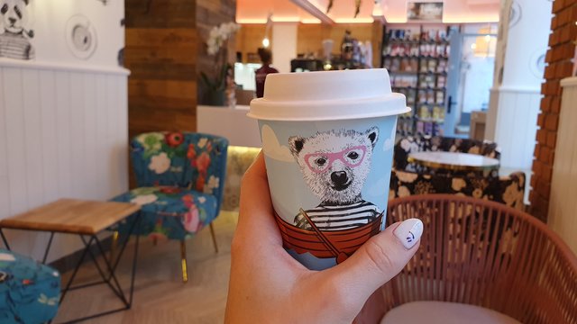 The White Bear Coffee już w Łodzi. Kolorowa kawiarnia kusi wystrojem i kawą speciality [ZDJĘCIA]