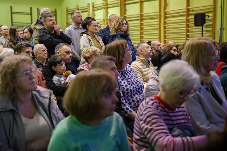 Łódź. Kolej Dużych Prędkości w Łodzi. Tłumy mieszkańców Starego Polesia na spotkaniu z wykonawcami