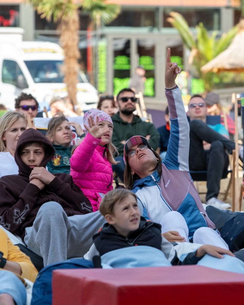 Łódź. Sławosz Uznański-Wiśniewski w kosmosie! Łodzianie oglądali start na Astropikniku w Manufakturze
